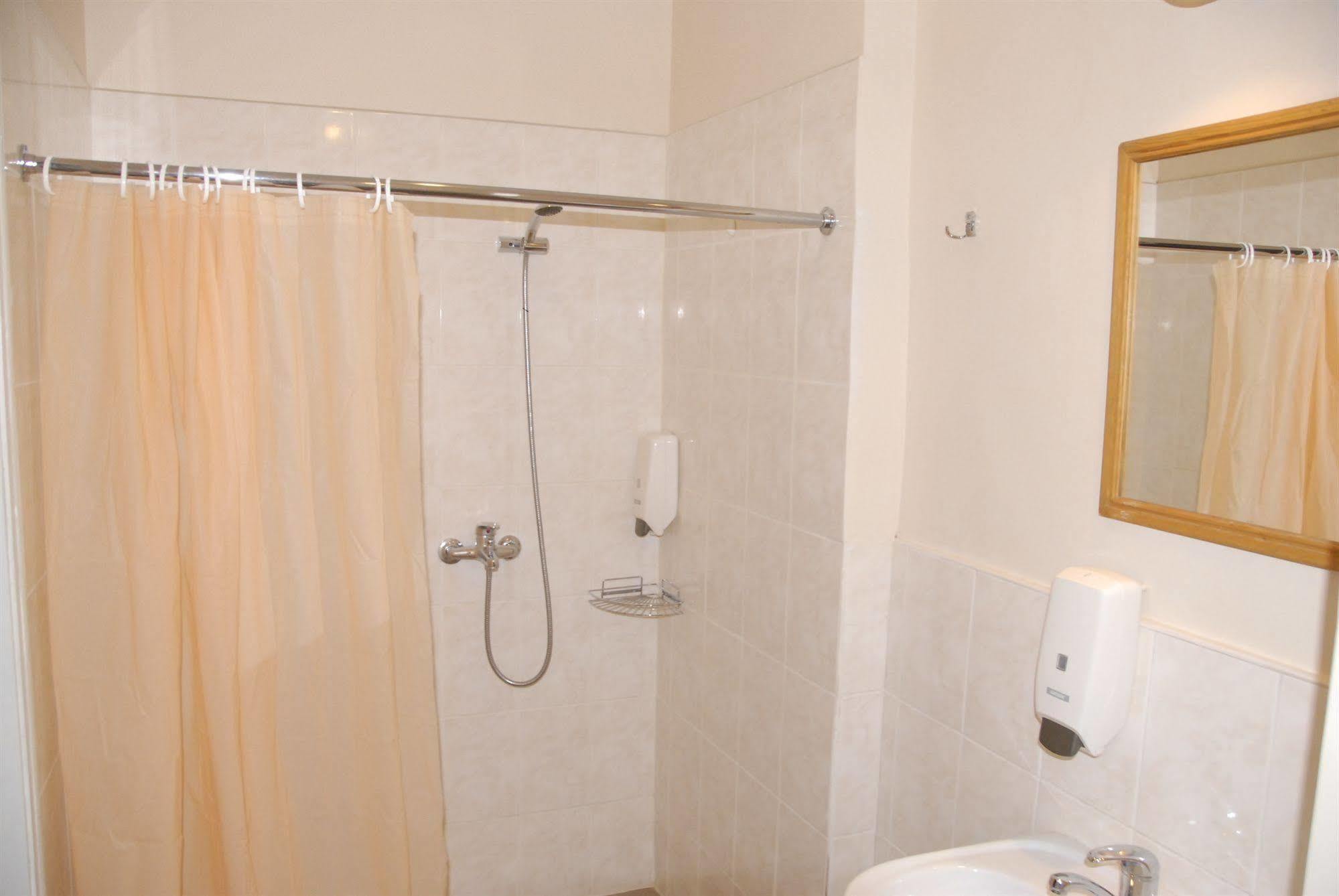Knights Court Hotel รีกา ภายนอก รูปภาพ